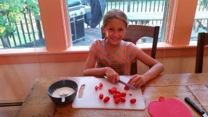 Cutting tomatoes for raita
