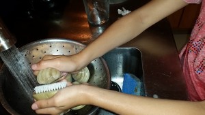 Scrubbing the littleneck clams for paella