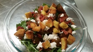 Salad with croutons 